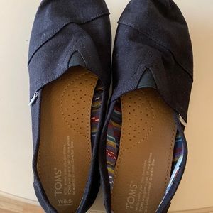 Toms black canvas shoes only worn once in excellent condition